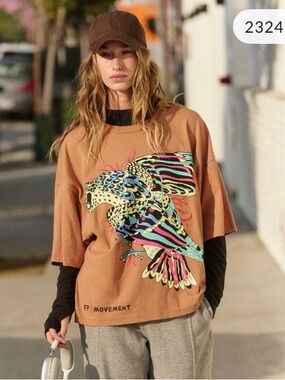Free People Elliot Snowman Graphic Tee. NWOT. Camel combo